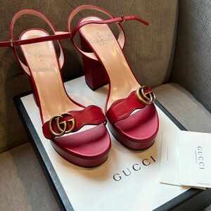 Gucci Platform Heels. Size 38.